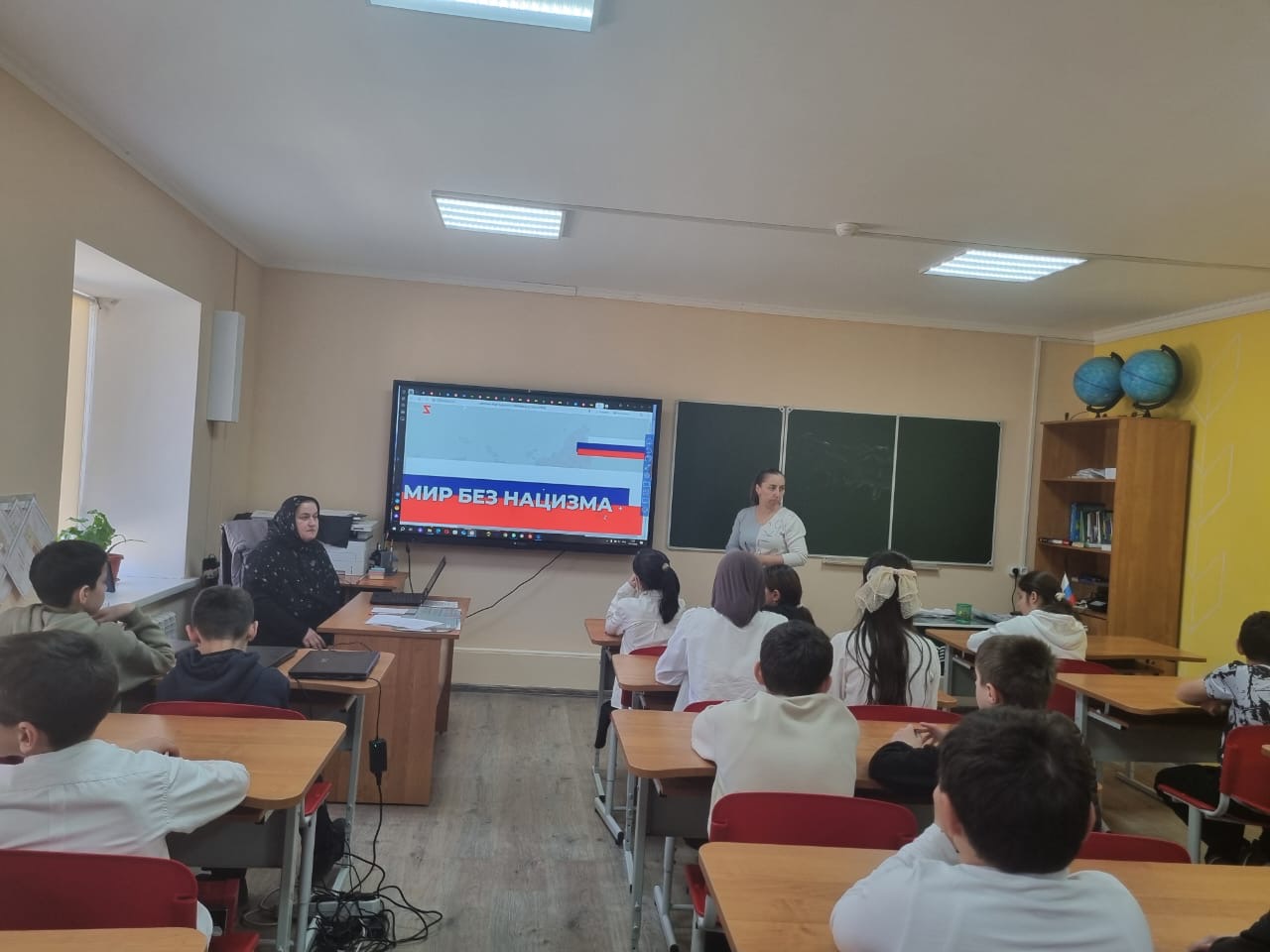 Классные часы на тему: &amp;quot;Мир без неонацизма&amp;quot; провели в 6-11х классах..