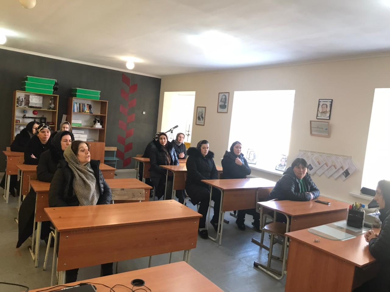 собрание состоялось в школе.